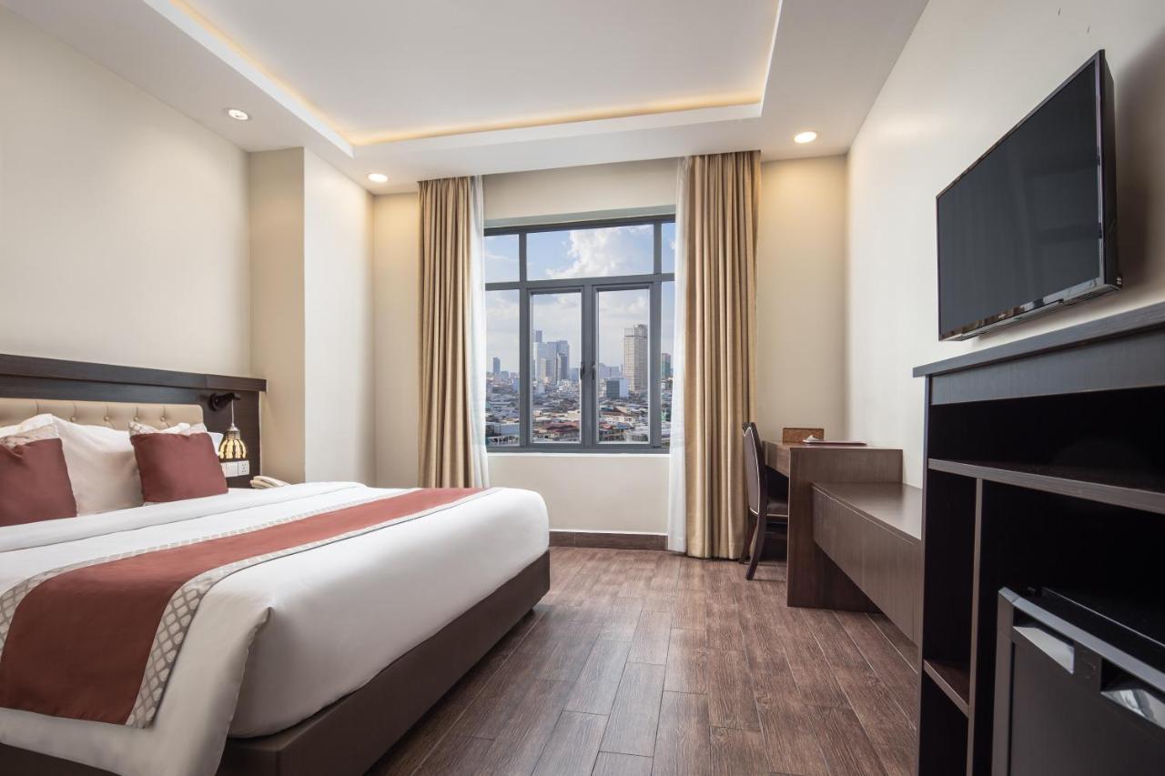Hm Grand Central Hotel Phnom Penh Exterior photo
