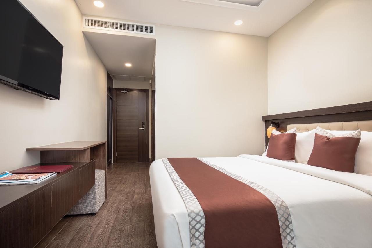 Hm Grand Central Hotel Phnom Penh Exterior photo