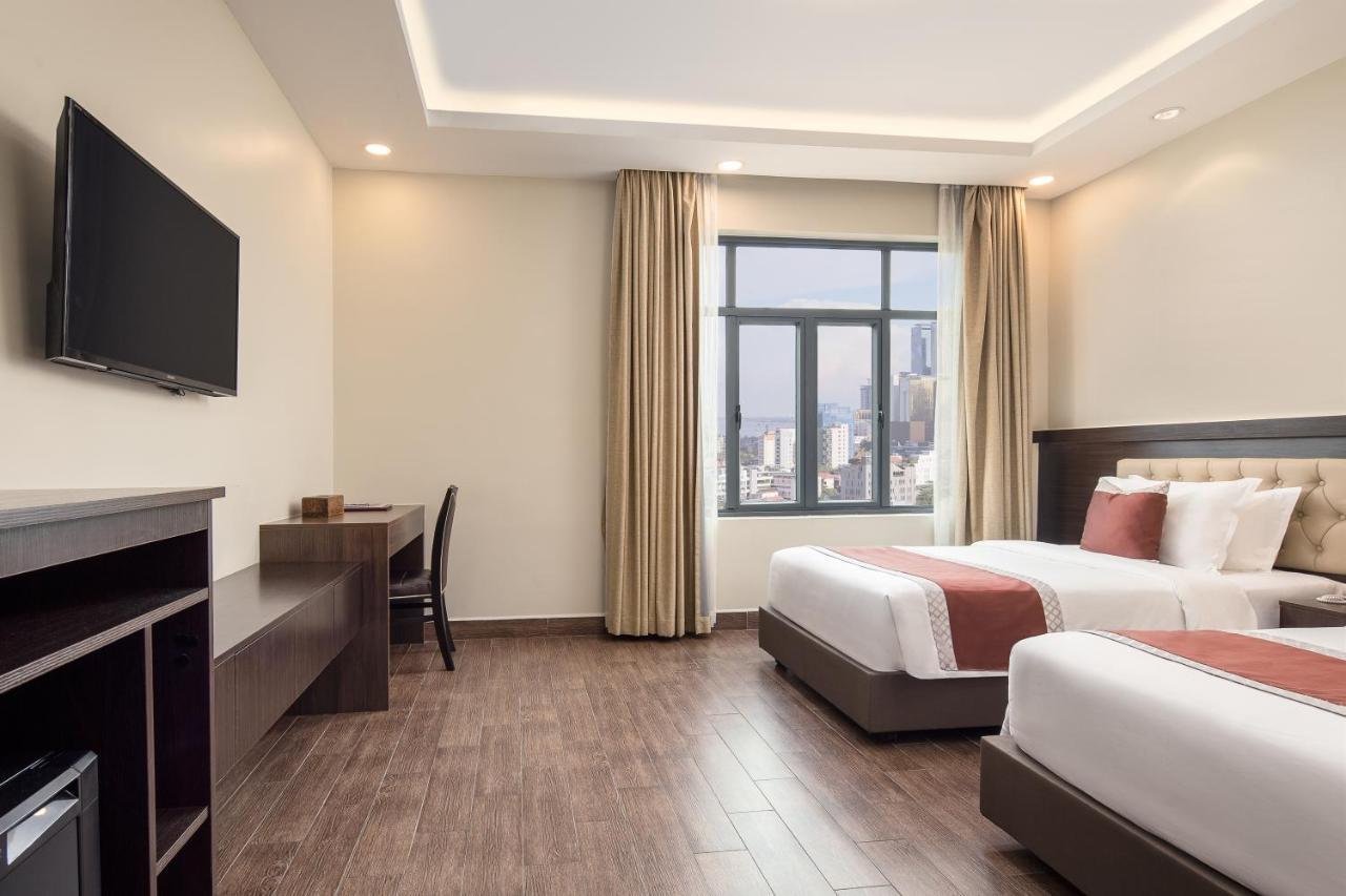 Hm Grand Central Hotel Phnom Penh Exterior photo