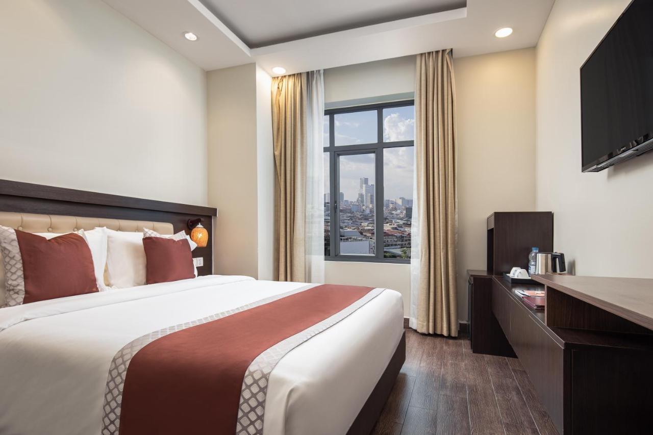 Hm Grand Central Hotel Phnom Penh Exterior photo