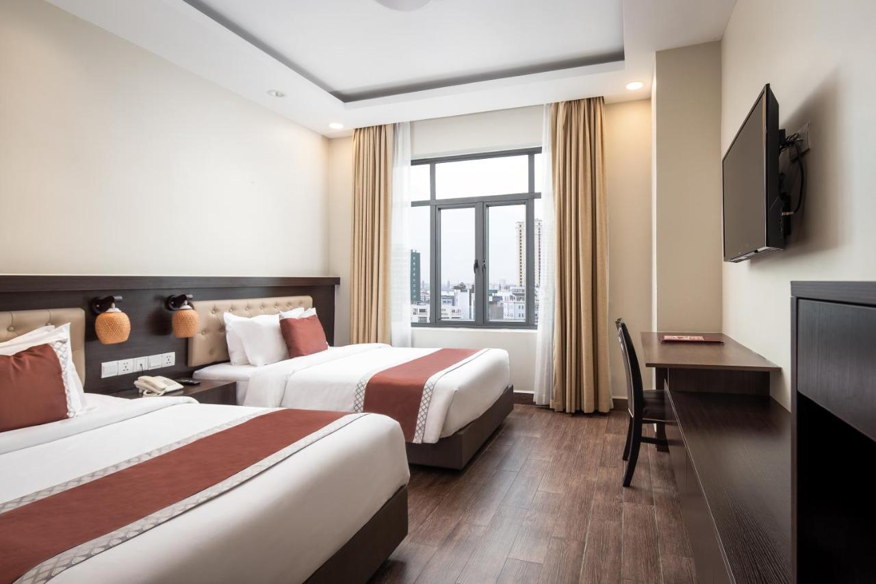 Hm Grand Central Hotel Phnom Penh Exterior photo