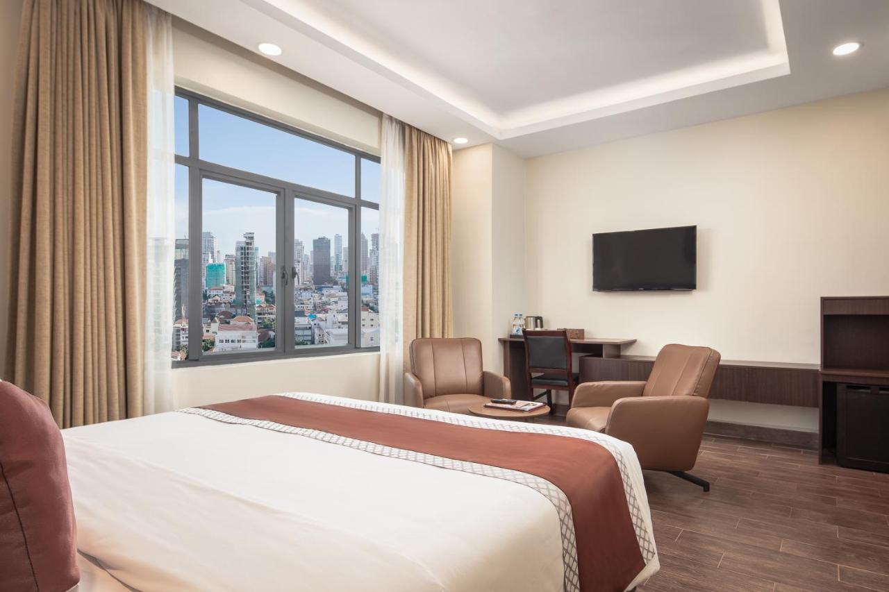 Hm Grand Central Hotel Phnom Penh Exterior photo