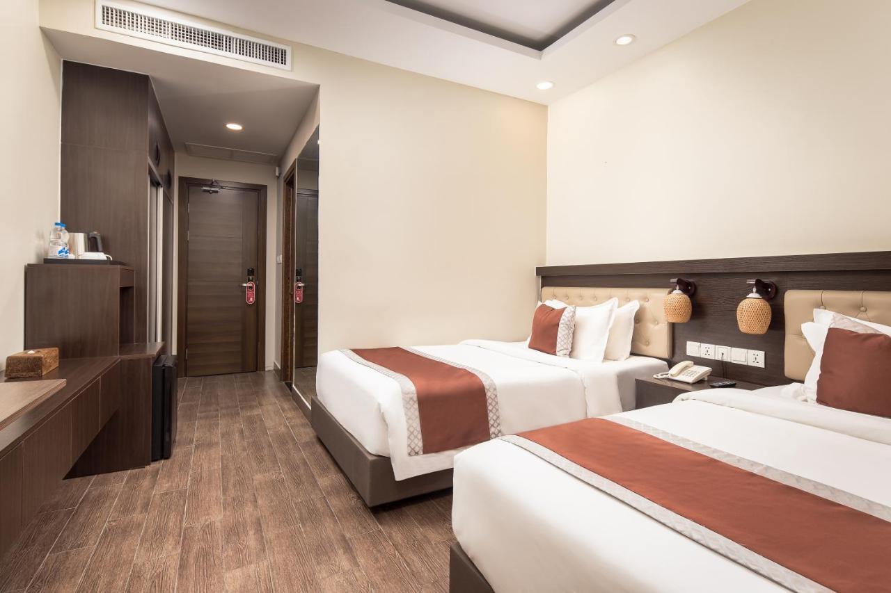 Hm Grand Central Hotel Phnom Penh Exterior photo