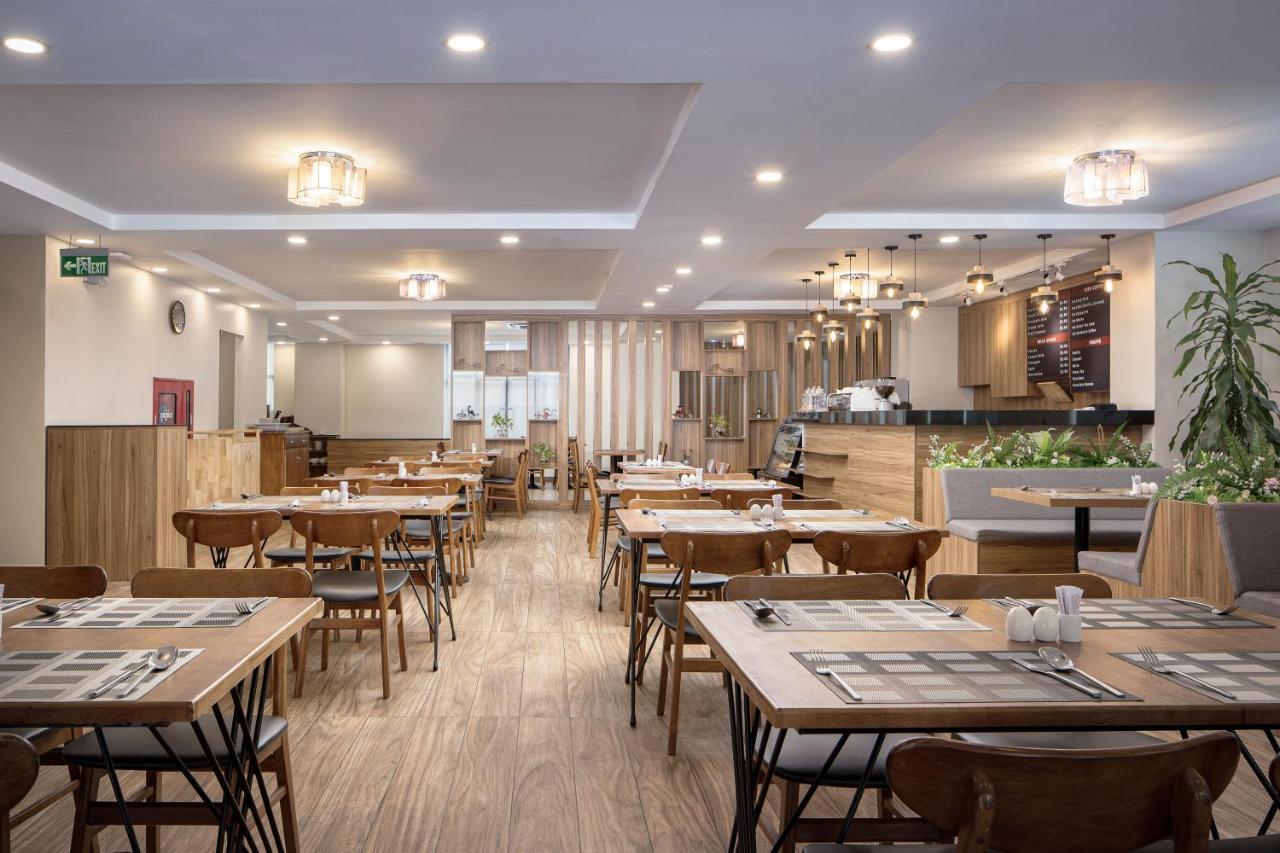 Hm Grand Central Hotel Phnom Penh Exterior photo