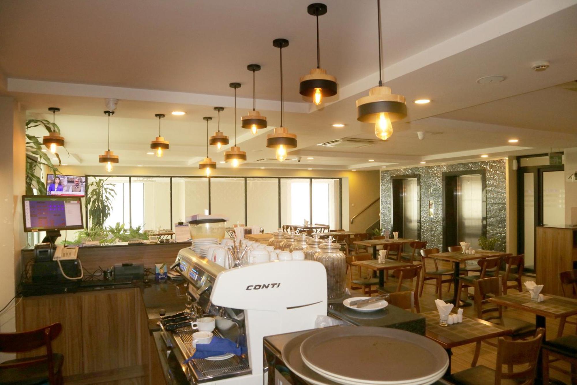 Hm Grand Central Hotel Phnom Penh Exterior photo