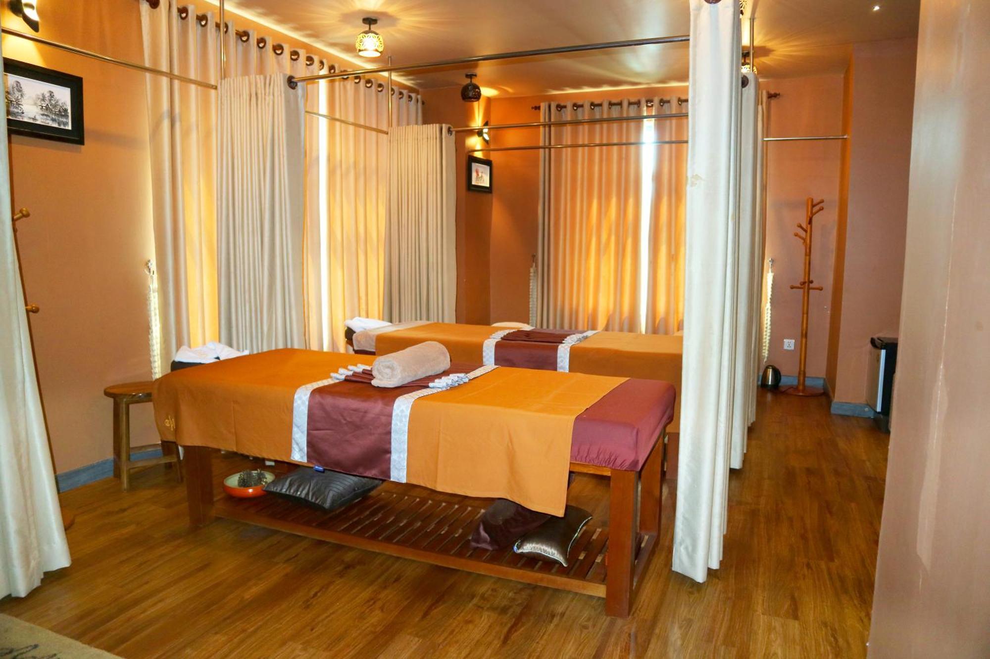Hm Grand Central Hotel Phnom Penh Exterior photo