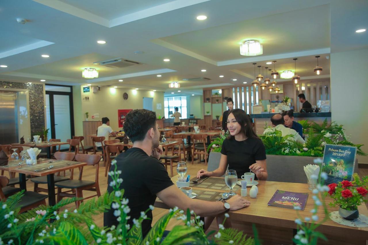 Hm Grand Central Hotel Phnom Penh Exterior photo